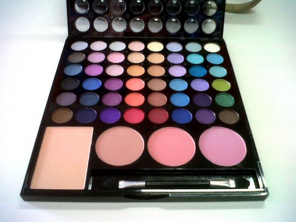 Paleta de Sombras 3d, pó e blushs Simplu Glamour